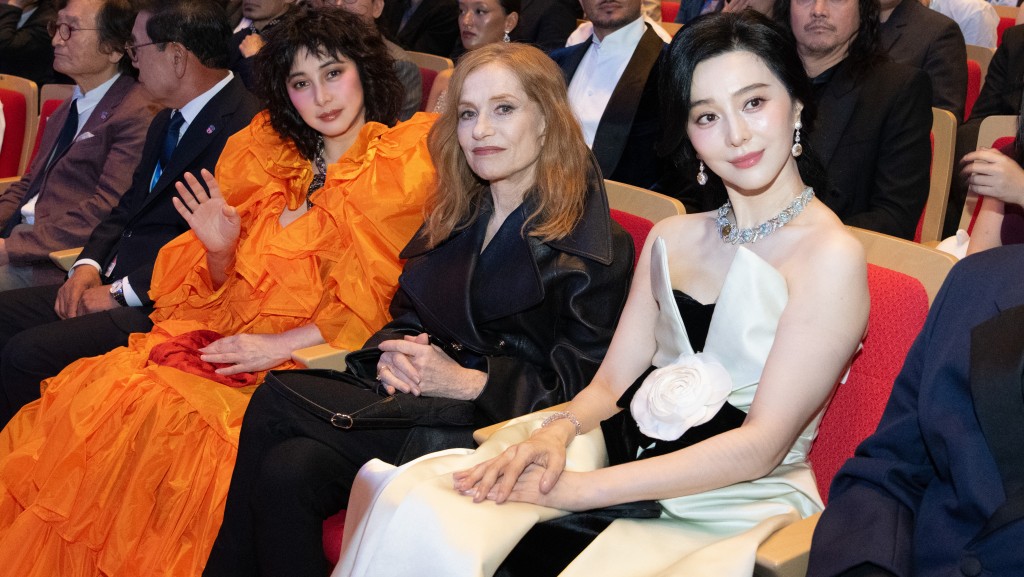 同場嘉賓包括法國影后伊莎貝爾·于佩爾(Isabelle Huppert)與范冰冰。
