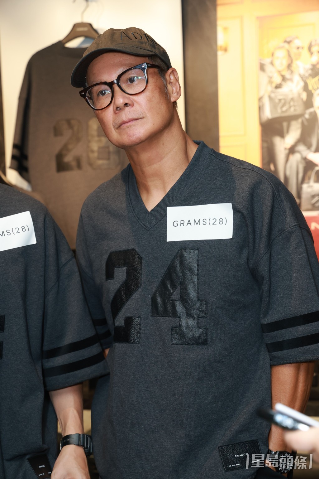 成員Eddie Chung打扮低調現身。