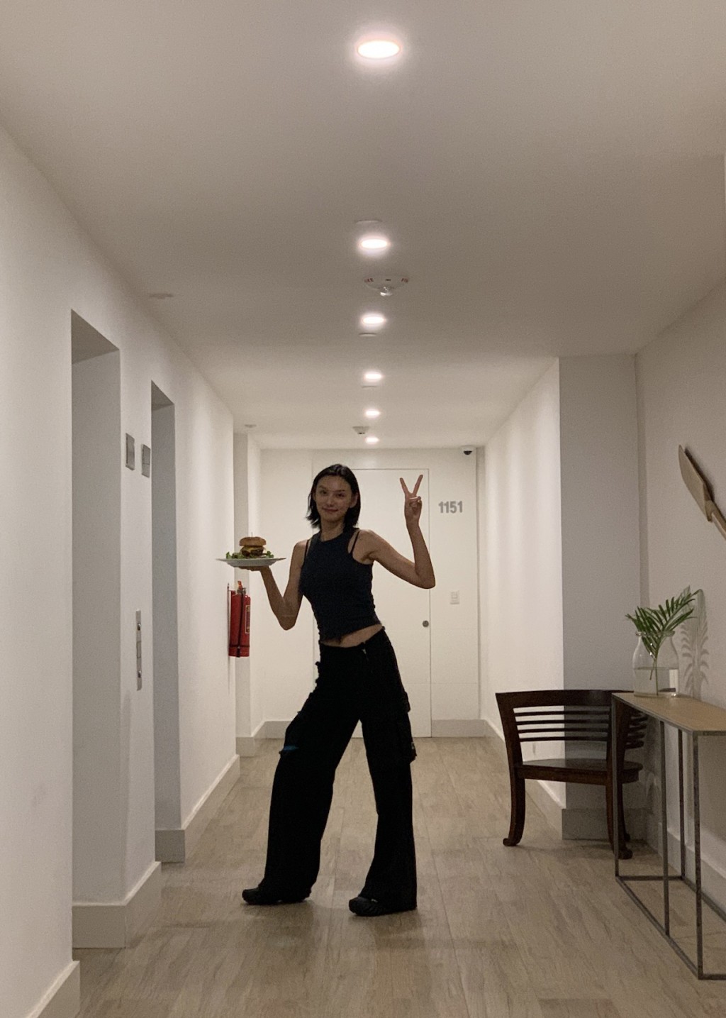王丹妮在多明尼加拍戲時,曾下廚煮意粉慰勞劇組同仁。