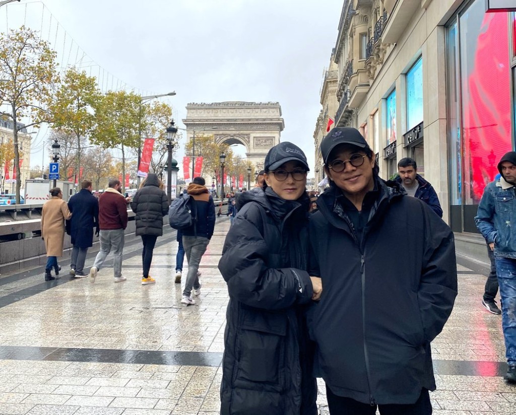 李連杰與太太利智結婚多年,依然很恩愛。