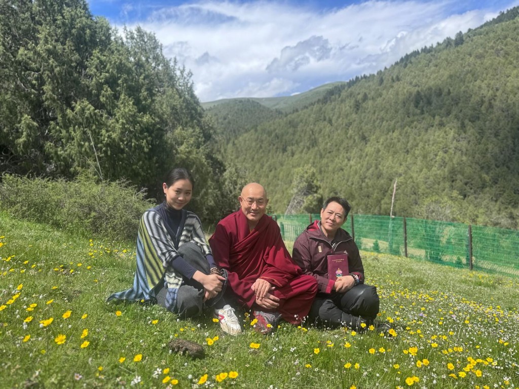 李連杰晒出與兩個女兒的合照。