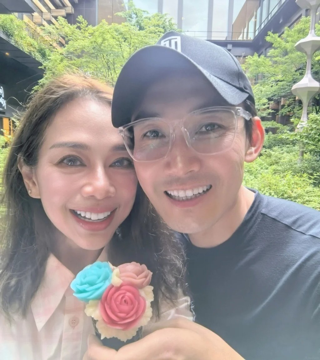 陳松伶近日分享與張鐸的合照，被指二人面容憔悴。