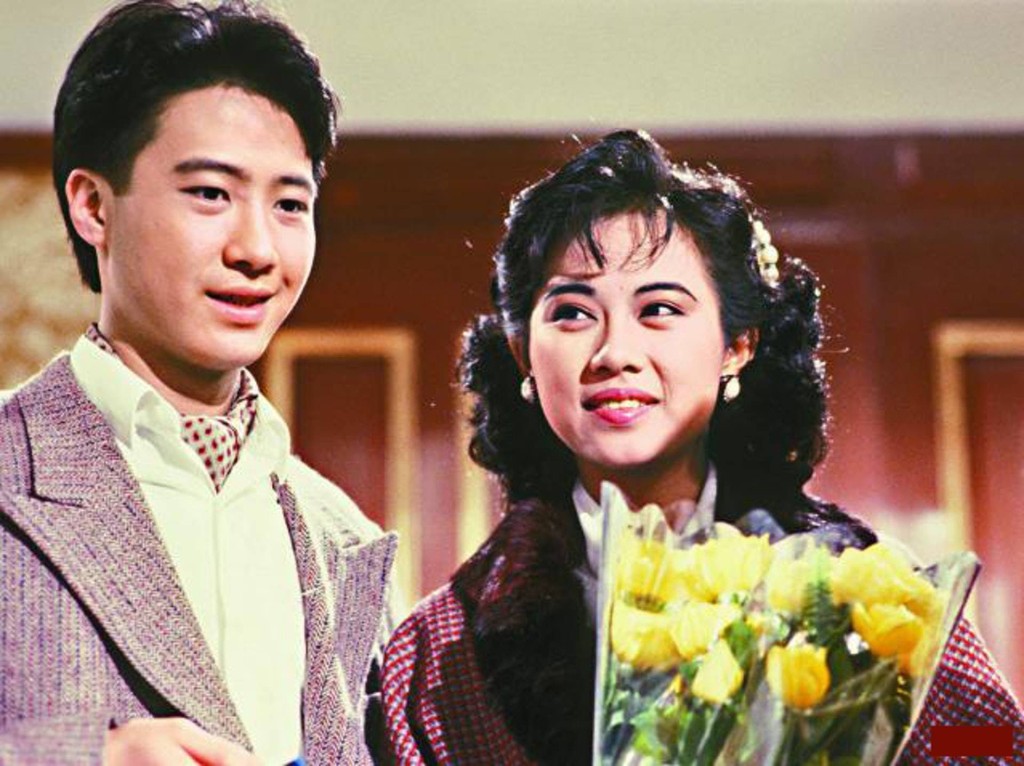 1989年，18歲的陳松伶首部劇集即擔任女主角，與黎明合演《天涯歌女》而走紅。
