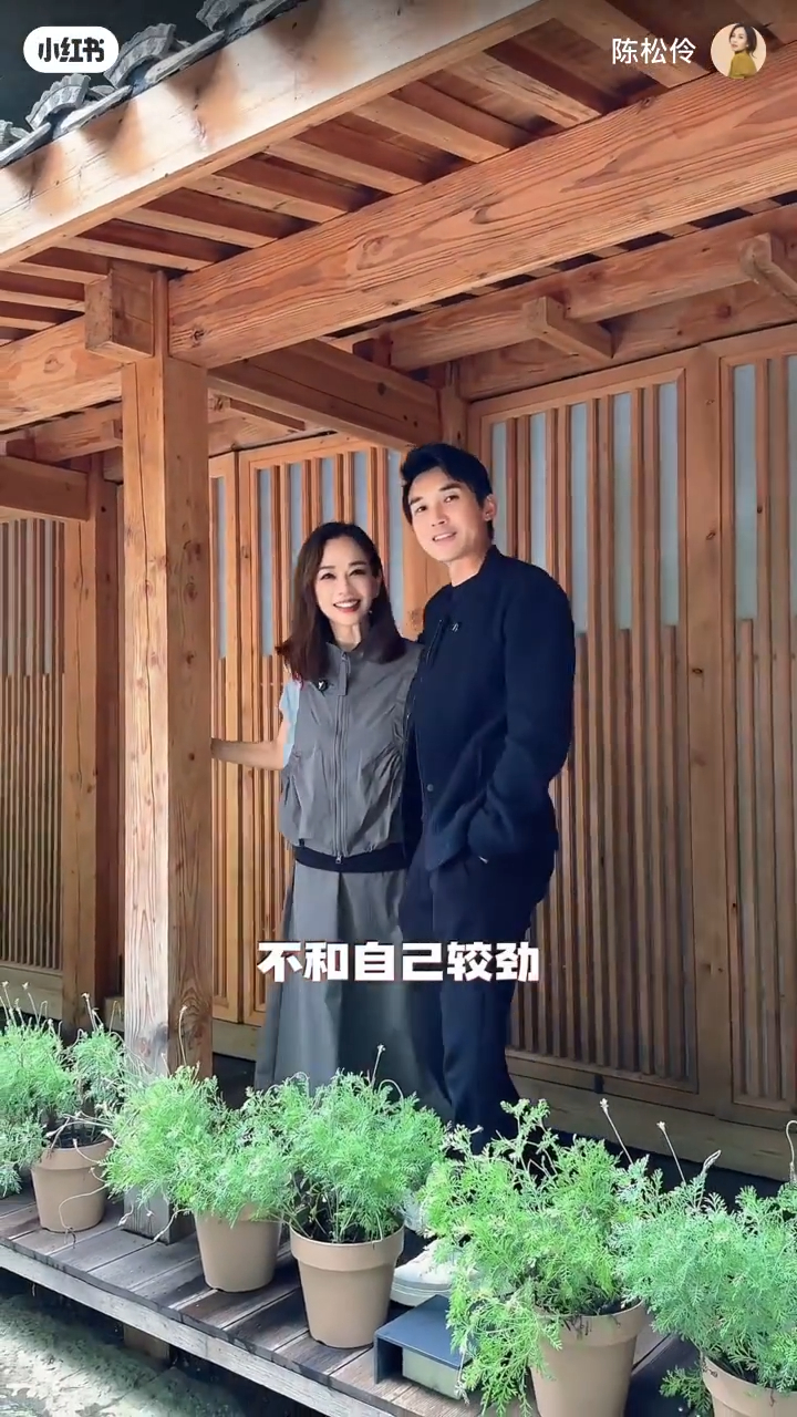 陳松伶與老公張鐸結婚多年，感情依然深厚。