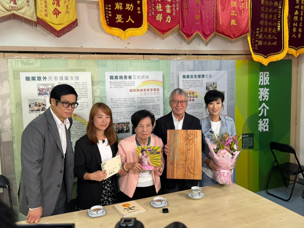 余慕蓮早已囑咐好友安德尊和米雪，在她離世後協助處理後事。