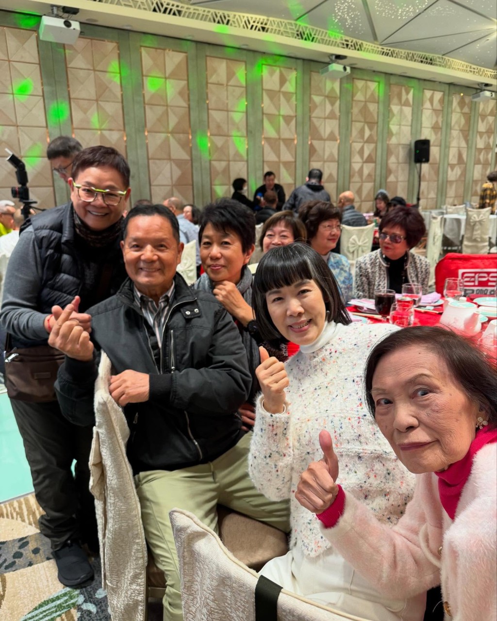 劉少君4月初舉辦壽宴，余慕蓮亦有出席。