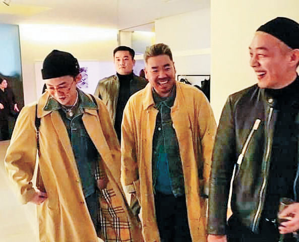 最近劉亞仁（右一）約滿UAA，傳獲斟簽約GD（左一）的公司。