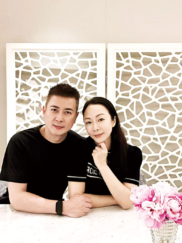 保劍鋒和現任妻子何珈好。網上圖片