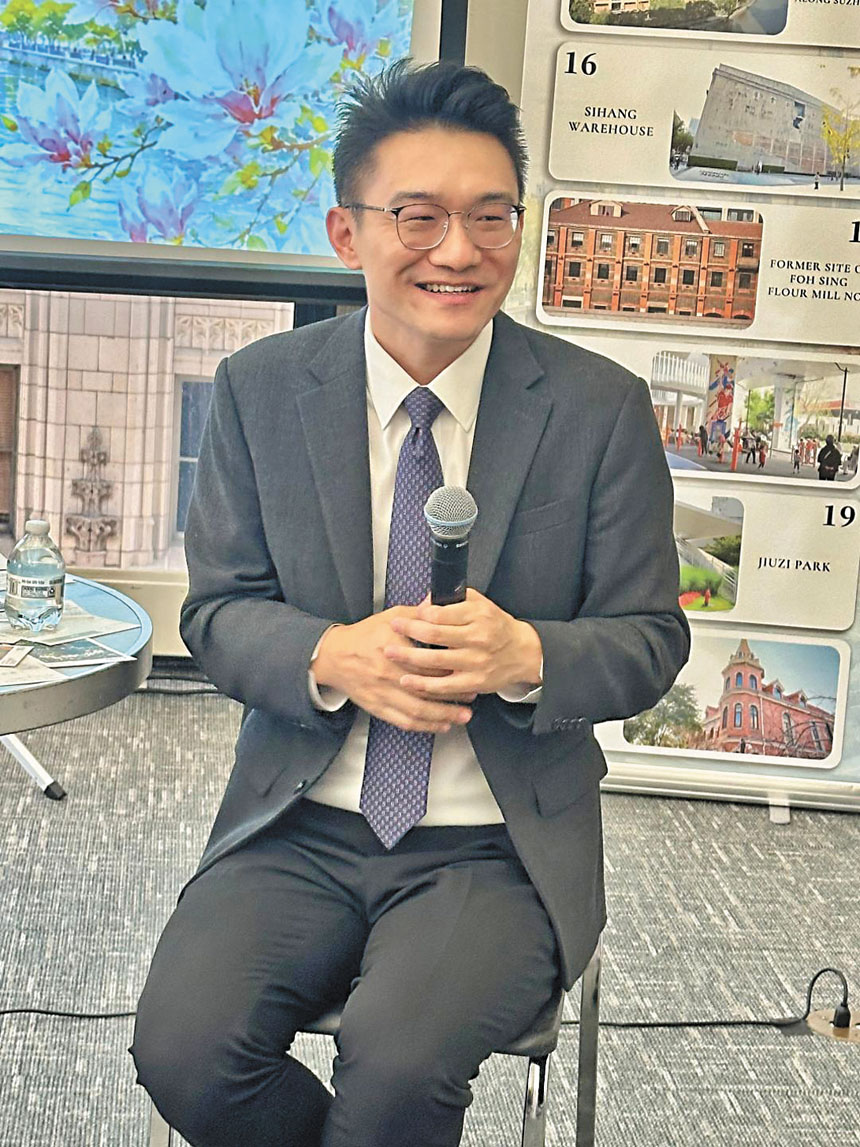 「探索上海—漫步蘇州河畔」作者朱一寧。梁敏育攝