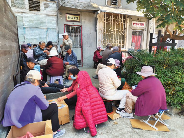 華埠香雅巷變棋牌賭攤街坊怨擾民