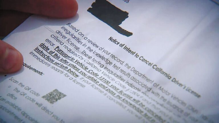 加州有駕駛人士收到車管局通知，表示需要重考筆試。CBS電視畫面