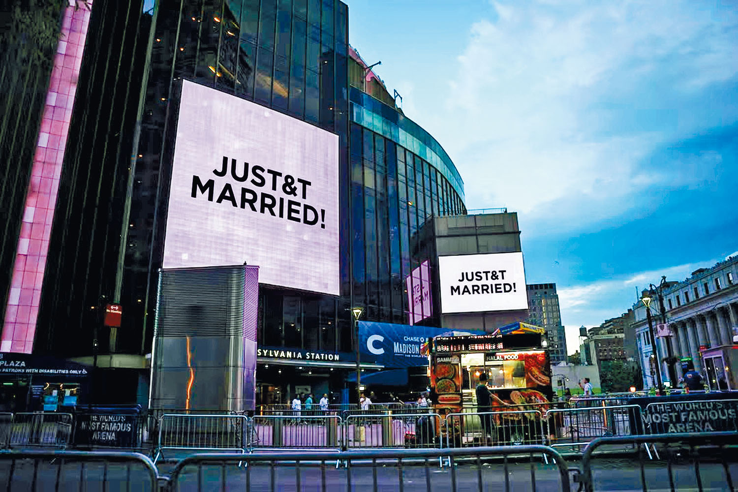 禮成後,MSG場館外的大螢幕均打出「JUST&T MARRIED!」,代表二人已完婚。