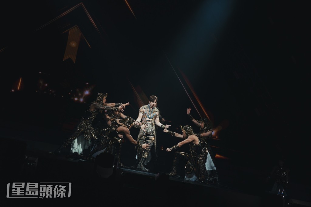 Anson Lo一連演繹《Lemonade》、《Nah》等四首快歌。