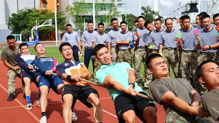 香港紀律部隊與解放軍駐港部隊舉行拔河及足球友誼賽