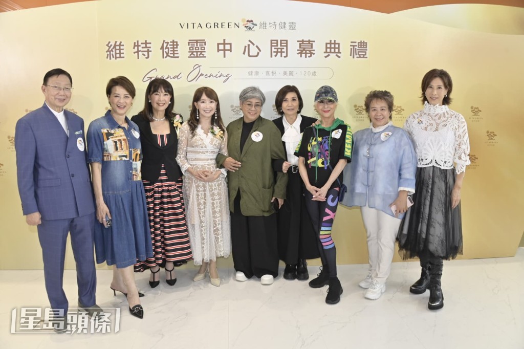 陳美齡專程返港,為姐姐陳曦齡的新店開幕撐場。
