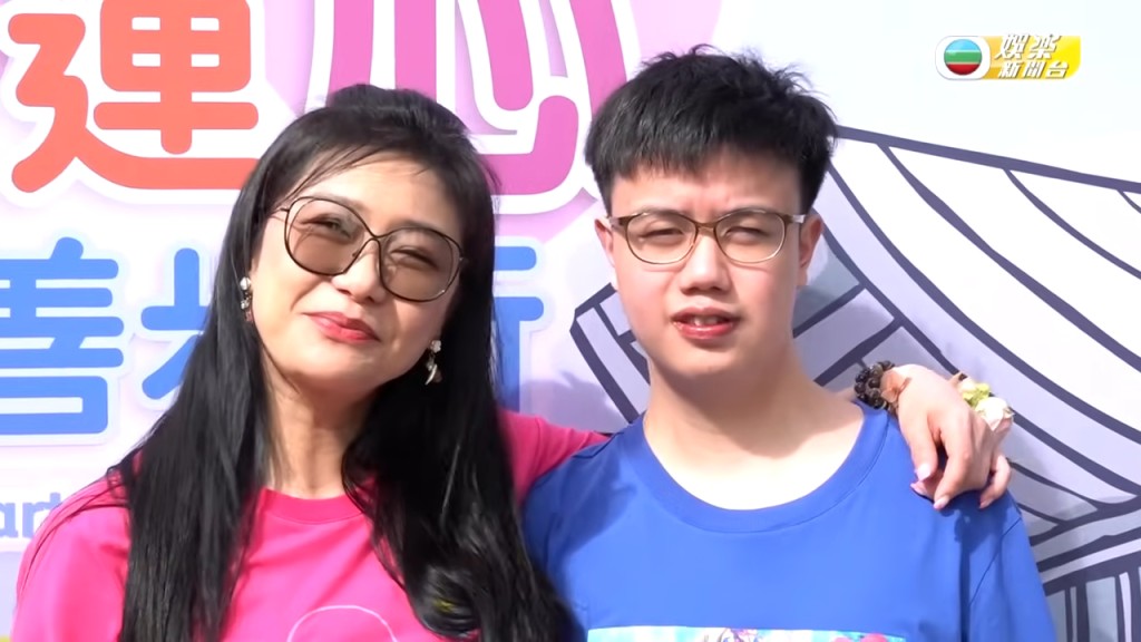 張慧儀將養子視如己出,十分疼愛。
