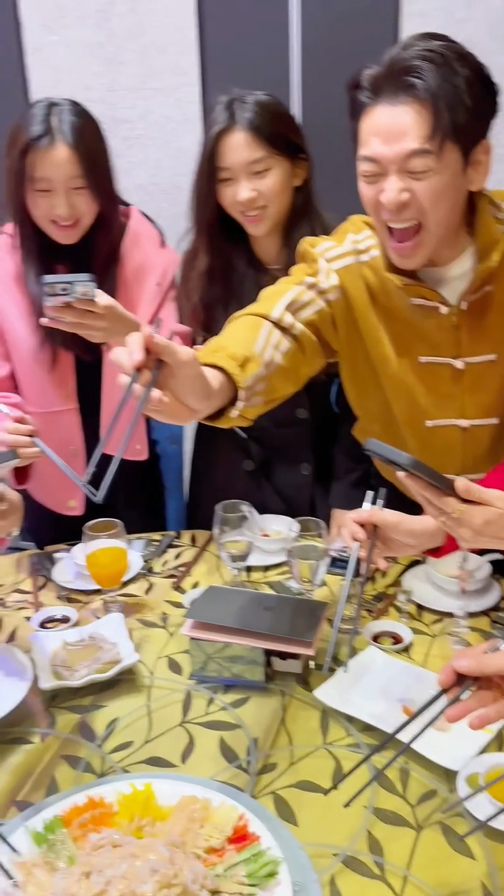 郭政鴻的兩個女兒亦有出席聚會。