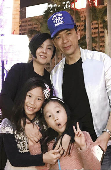 郭政鴻在2009年認識現任妻子,婚後育有兩名女兒。