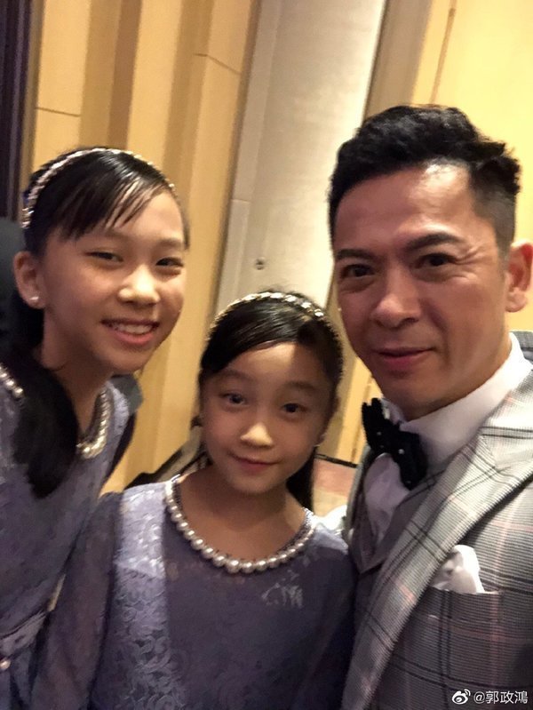 郭政鴻兩個女兒越大越漂亮。