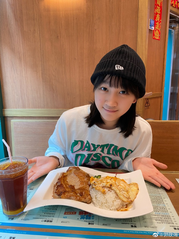 郭政鴻一有空便與女兒郭倩欣單獨用餐。