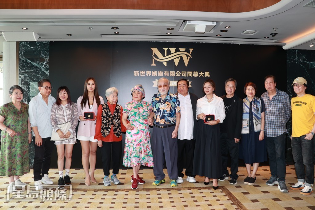 邵音音、盧海鵬、羅蘭、梅小青與劉嘉豪等前輩到場支持新公司成立。