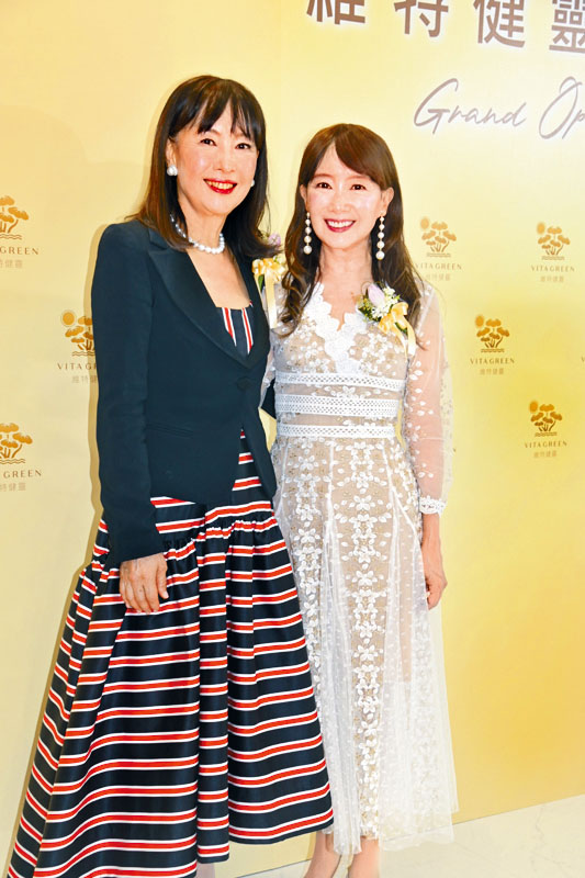 陳美齡（右）今次特意從日本返港撐家姐陳曦齡。