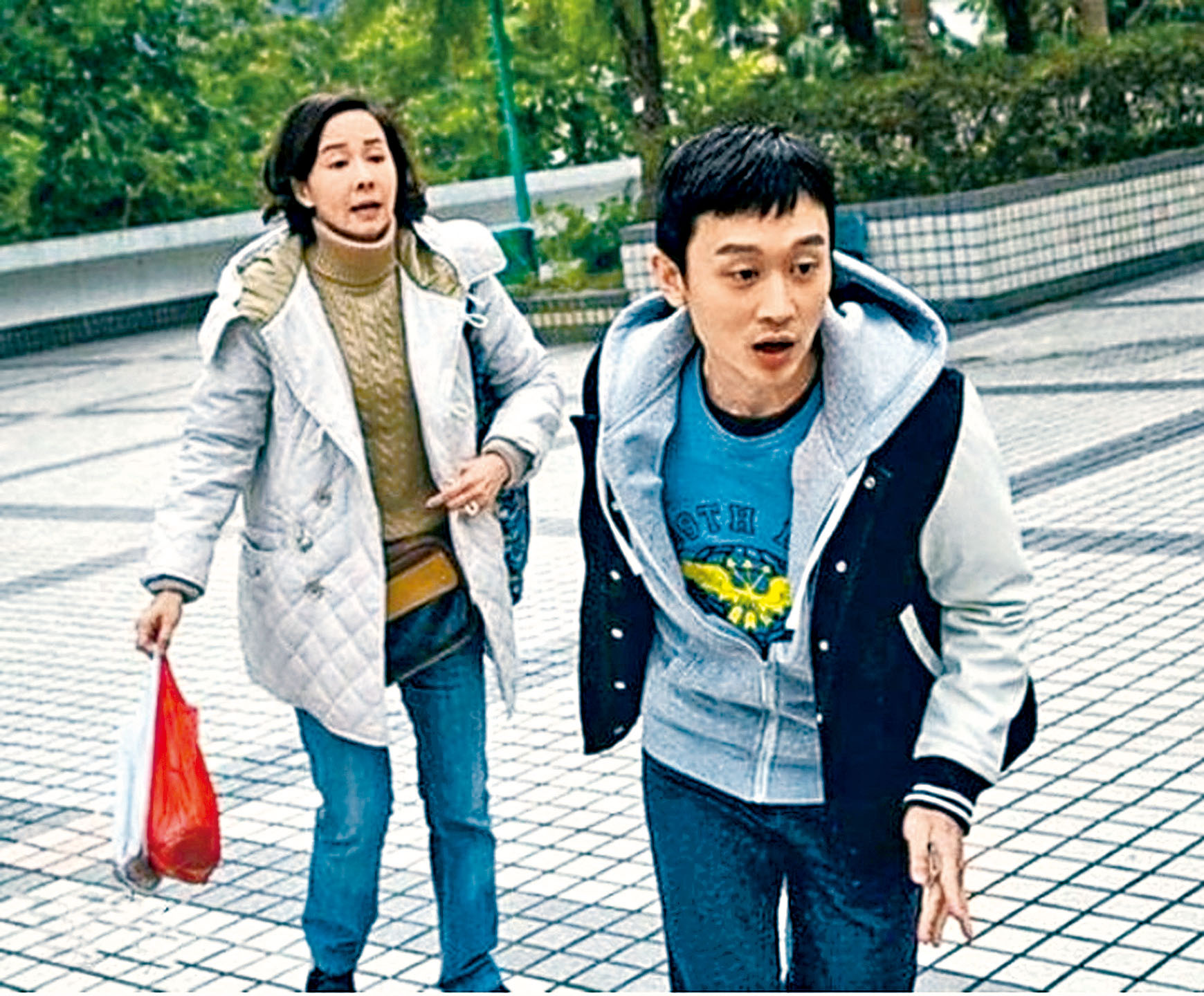 凌文龍從劇壇跨足到影壇,首部作品就與毛舜筠合拍《黃金花》。