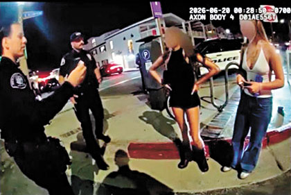 橙縣新港灘（Newport Beach）警方近日公布一段執法隨身攝影機畫面。新港灘市警局 (@cityofnewportbeach)