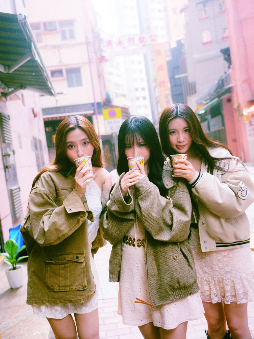 Ivy、Day、Candy（左至右）透過相集展現城市中的輕鬆真實面貌。