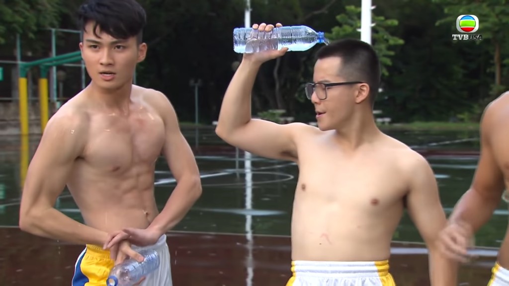 以往周嘉洛拍攝《愛‧回家》初期，身形未算健碩。