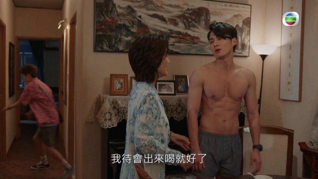 近年他在主演的《痞子殿下》及《新四十二章》中，均有展示身材的戲份。