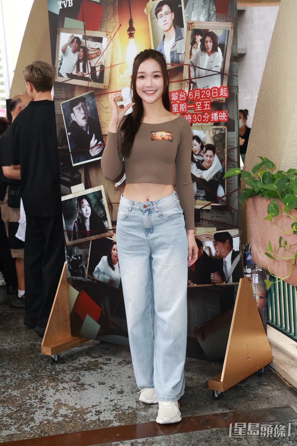 葉靖儀在活動上展示小蠻腰。