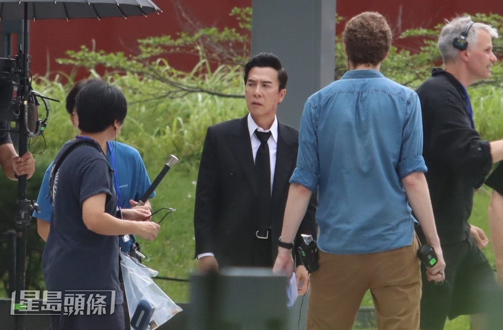 甄子丹飾演的殺手Caine，神情威嚴。