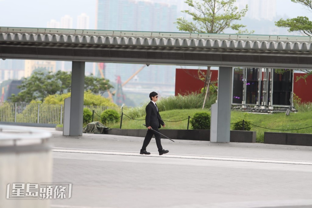 替身演員準備就位。