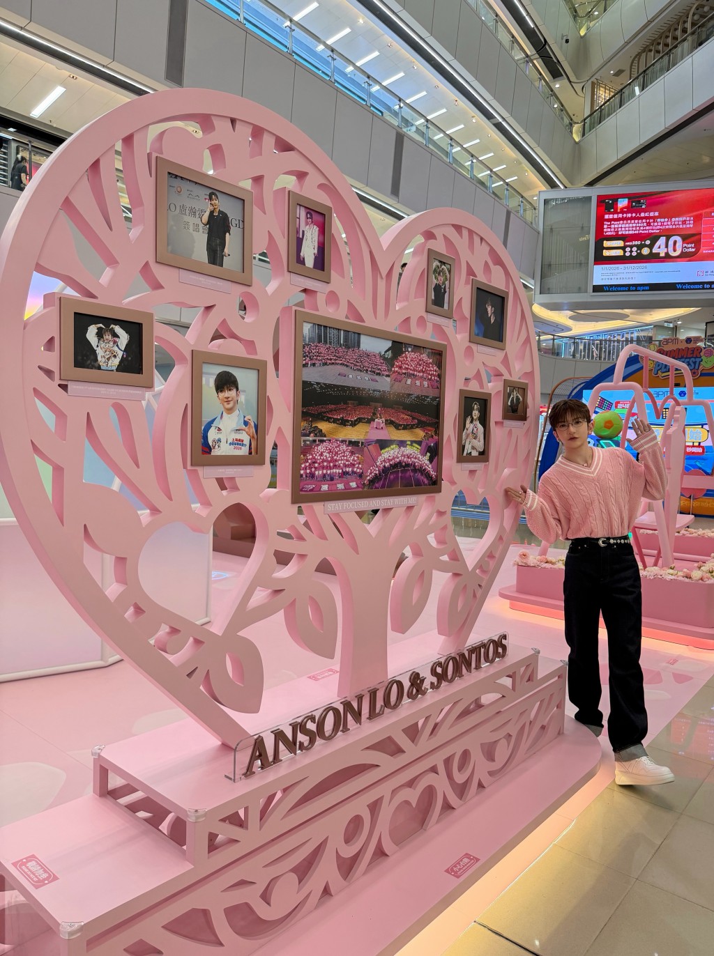 Anson Lo日前出席生日會後，特地換造型趕到Popup Store打卡。