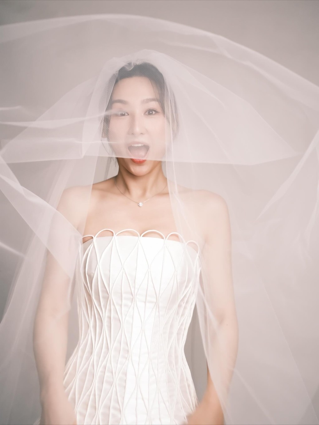 高海寧宛如待嫁新娘。