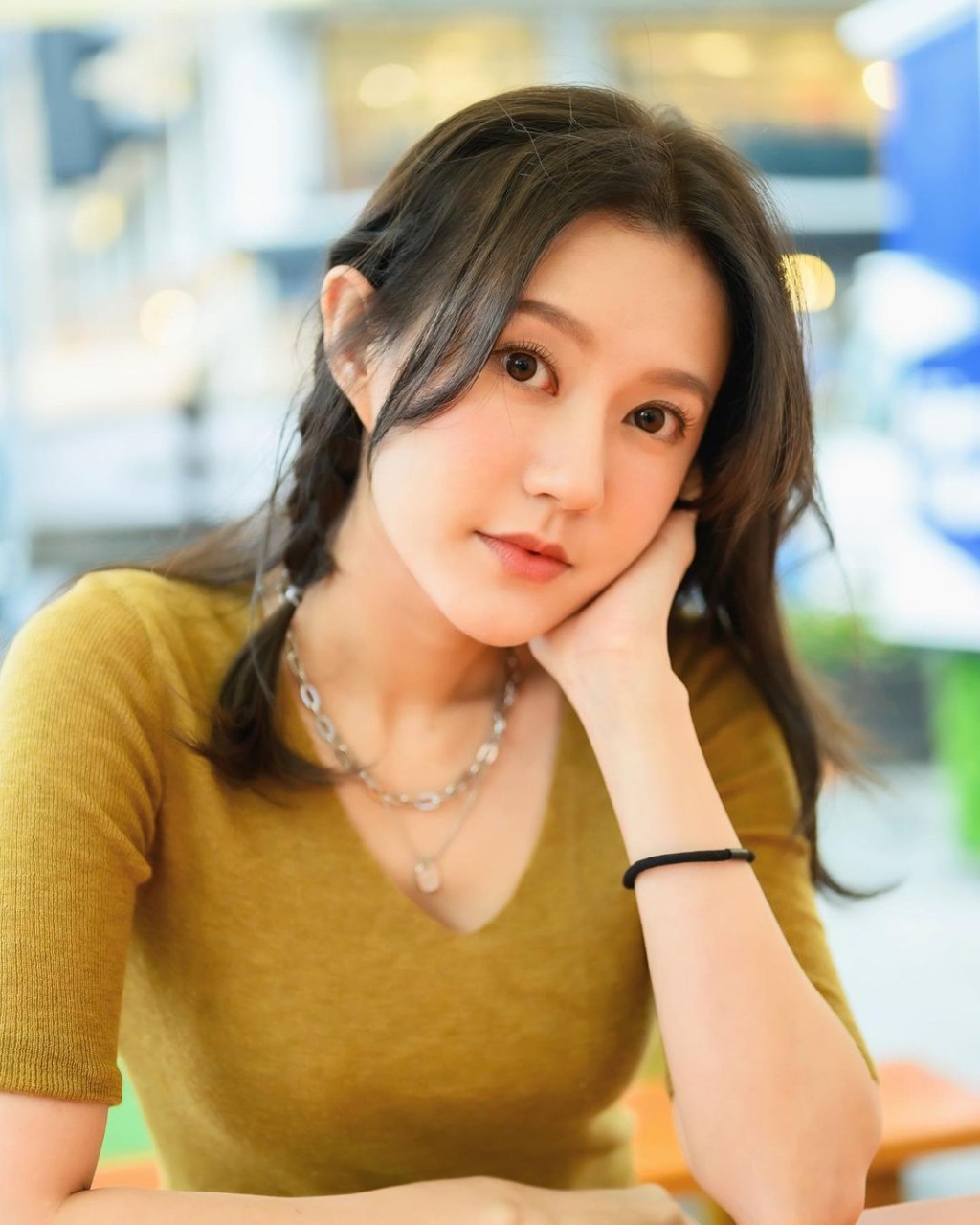 羅雪妍與錢小豪兒子龐景峰的戀情傳聞一度成為話題。