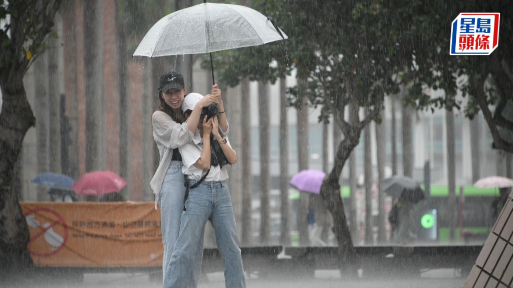 天文台晚上7時40分發出黃色暴雨警告 未來一兩小時廣泛地區有大雨