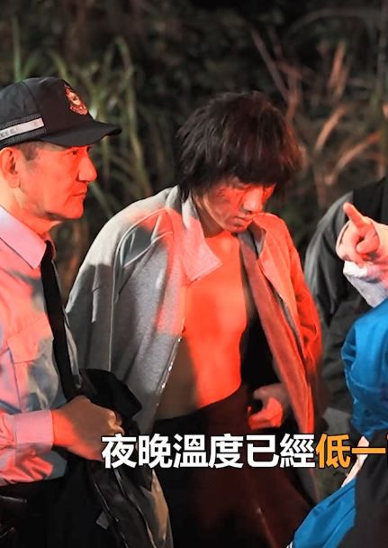 拍攝當天氣溫只有12度,需靠打底衣物和暖包應對。