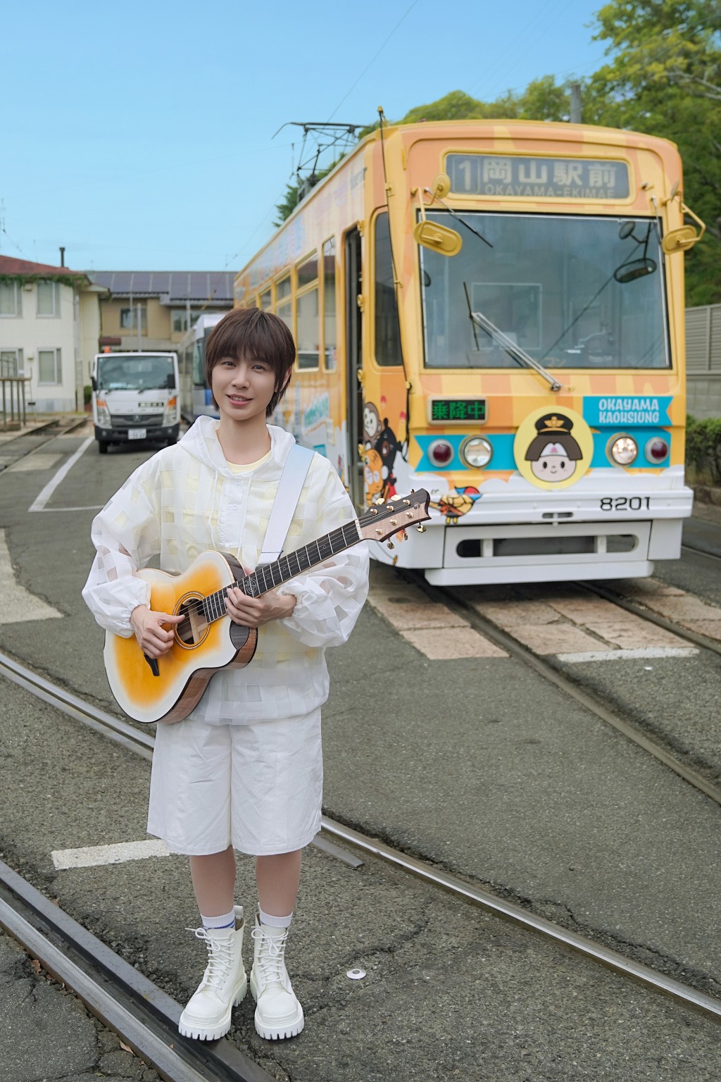 新歌《快出來玩》由魏嘉瑩親自包辦詞曲創作。