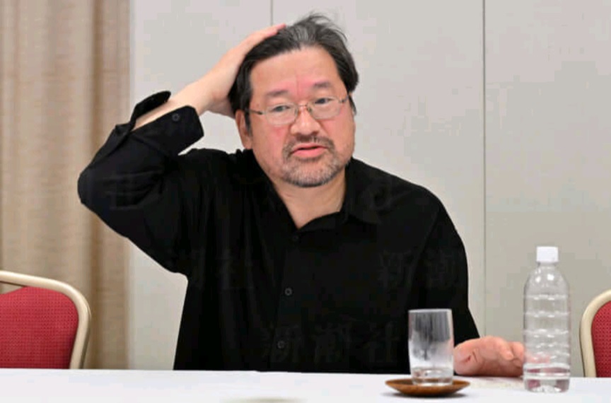 佐藤透露自己健康出狀況,被診斷為「抑鬱狀態」,但隨即遭《週刊文春》爆料曾向同行提及橋本的私隱。
