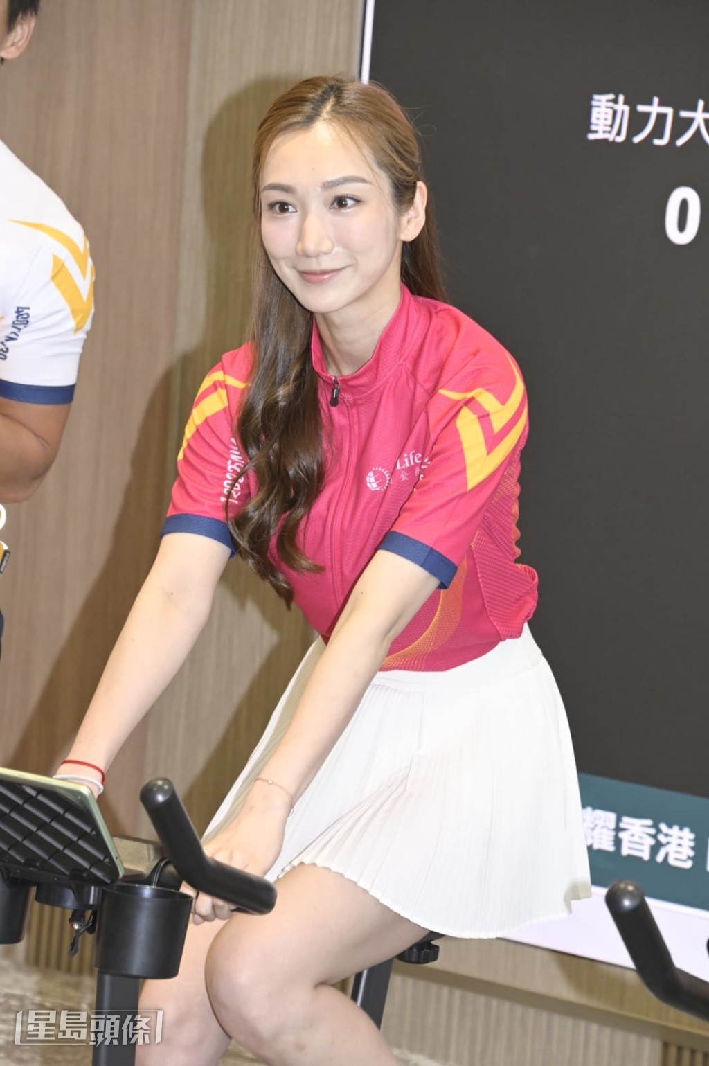 王嘉慧笑言多踩單車能鍛鍊腳力,對她追訪新聞時也有幫助。