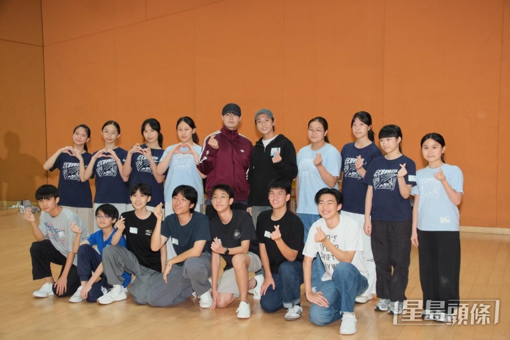 冼靖峰、丁子朗與女團MYNT成員莊子璇、盧映彤、倪嘉雯、力臻及女團Honey Punch齊集排練。