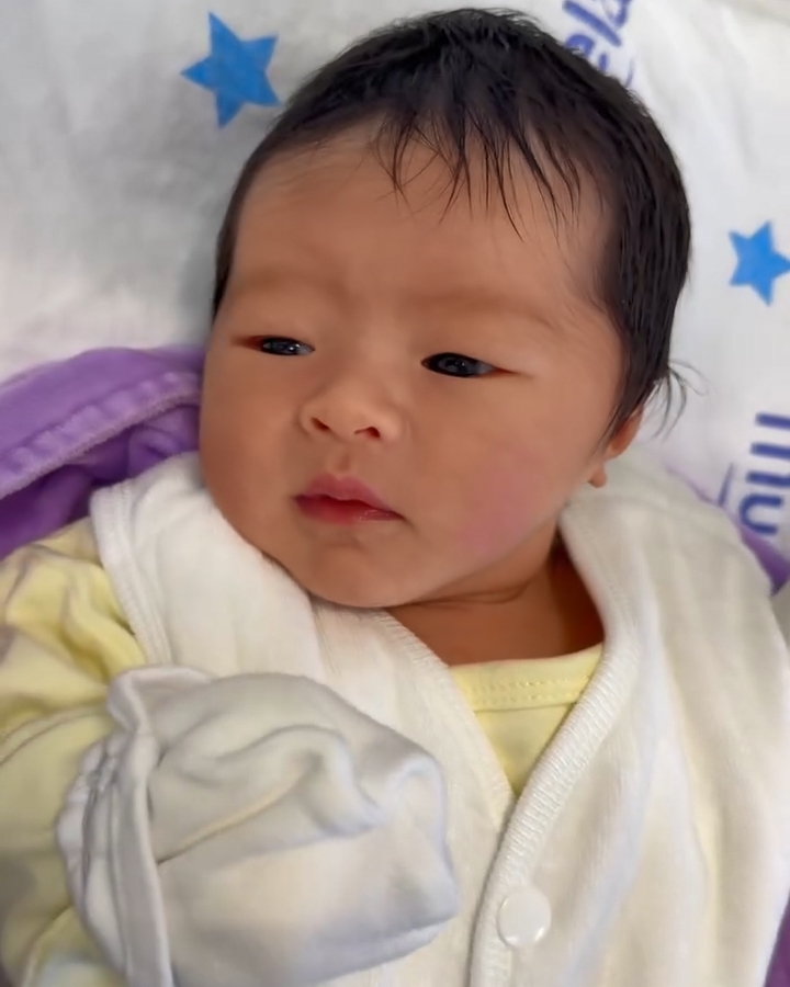 曾淑雅的女兒樣子可愛，髮量亦十分濃密。