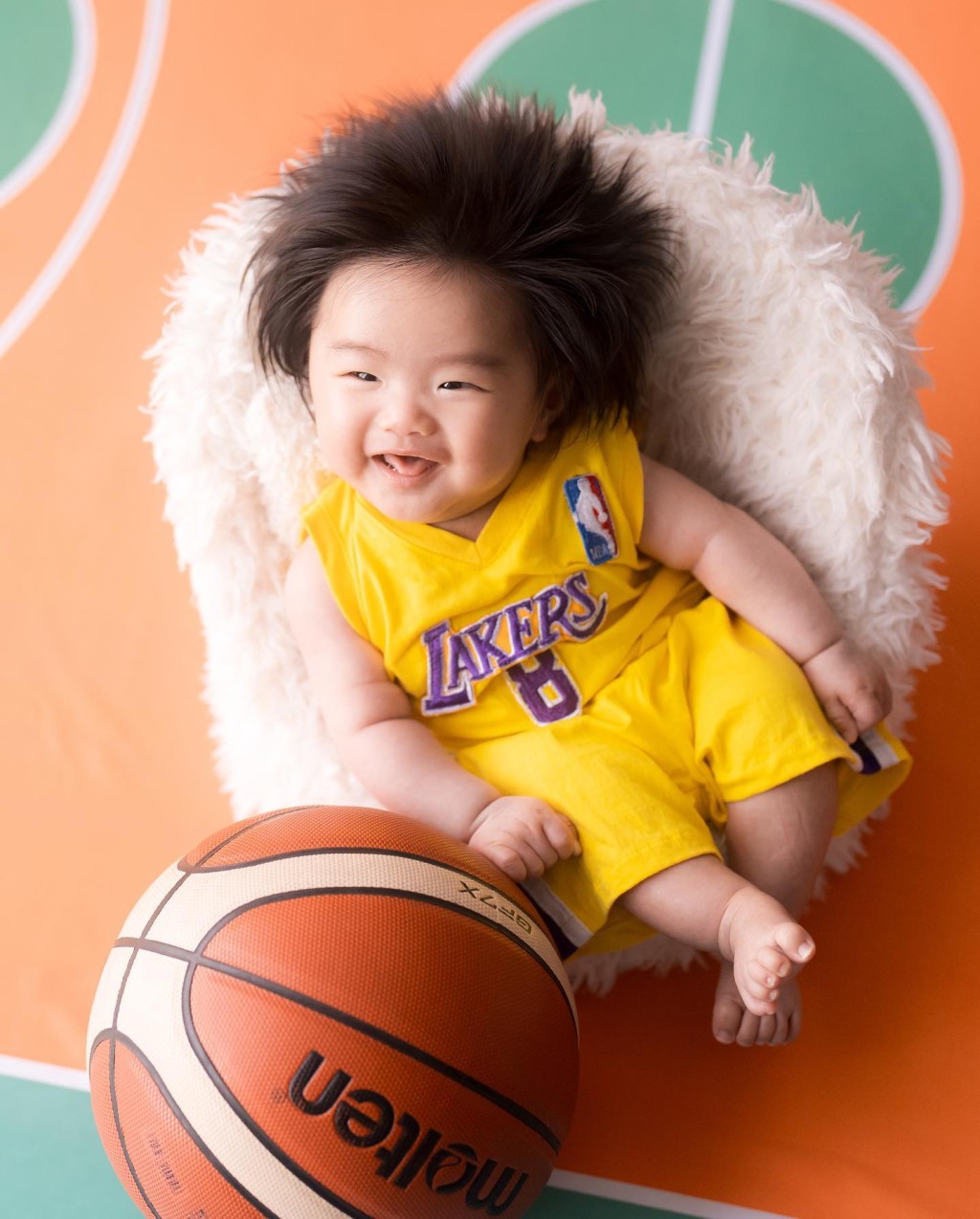 兒子Kobe裝扮成籃球明星Kobe的造型。