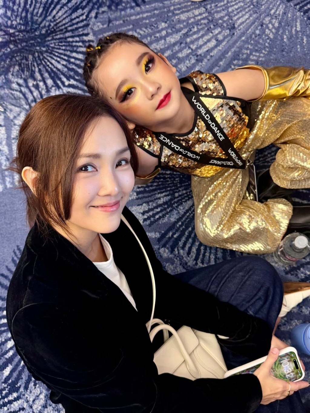謝安琪與女兒樣貌十分相似。