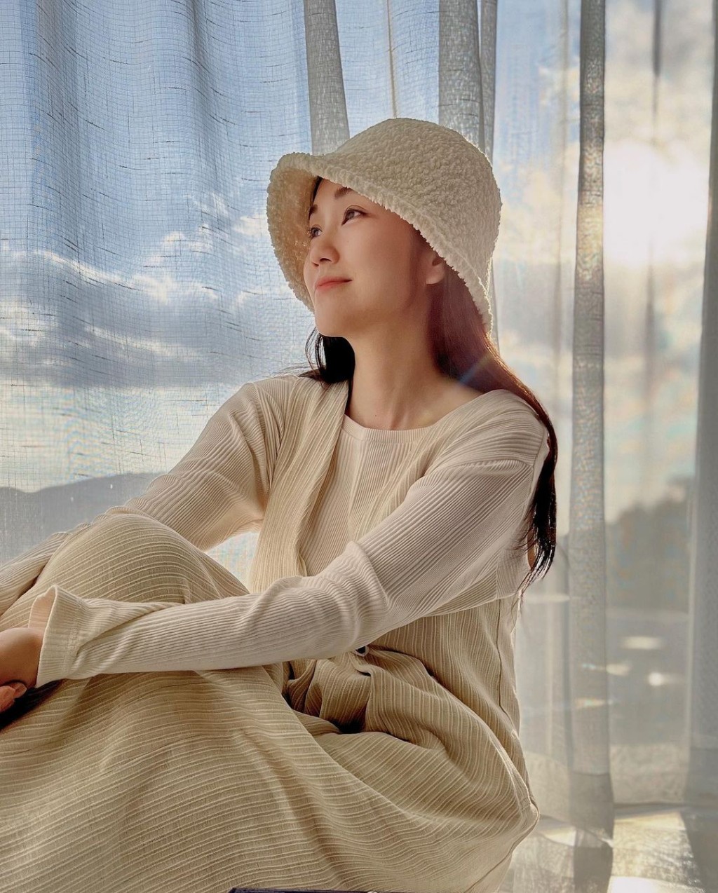 謝安琪家中窗外景色優美。