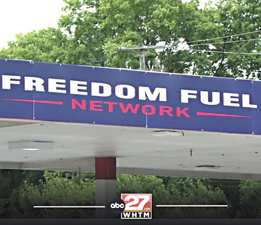 白宮宣布推出「自由燃料」（Freedom Fuel）加油站網絡，目前已有25座加油站投入營運。ABC
