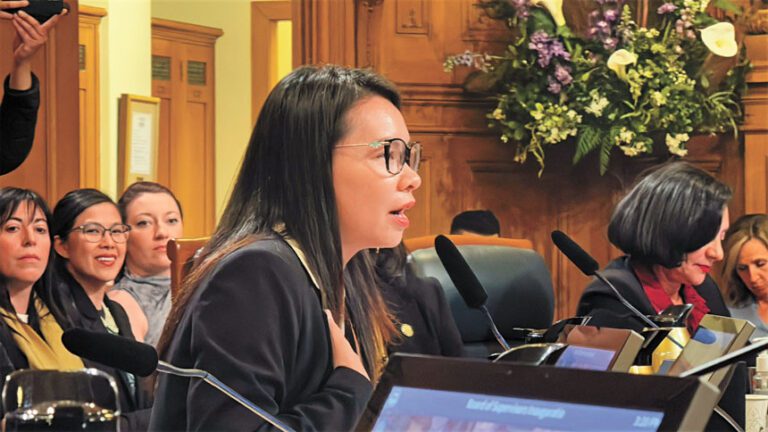 市參事陳小焱提出的公共銀行憲章修正案獲市參事會通過，將交付公投。本報資料圖片