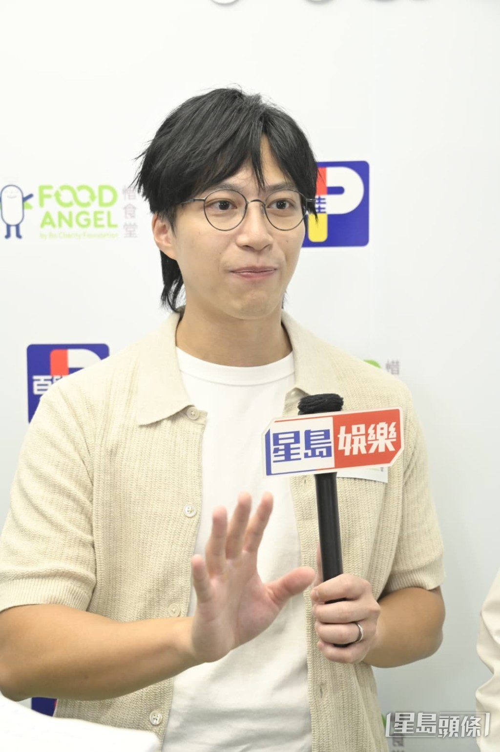 吳業坤約滿後自組工作室,專注發展音樂。